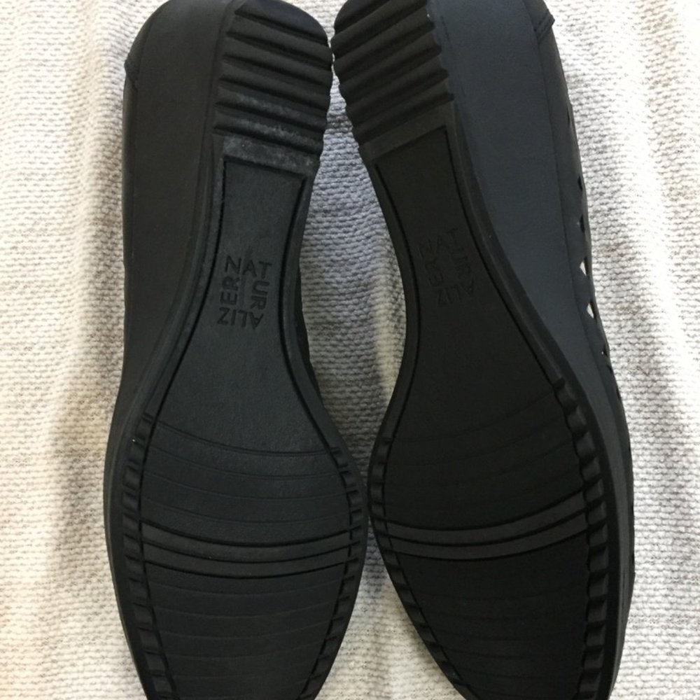 NATURALIZER Brina Black laser cut out wedges - Picture 7 of 7